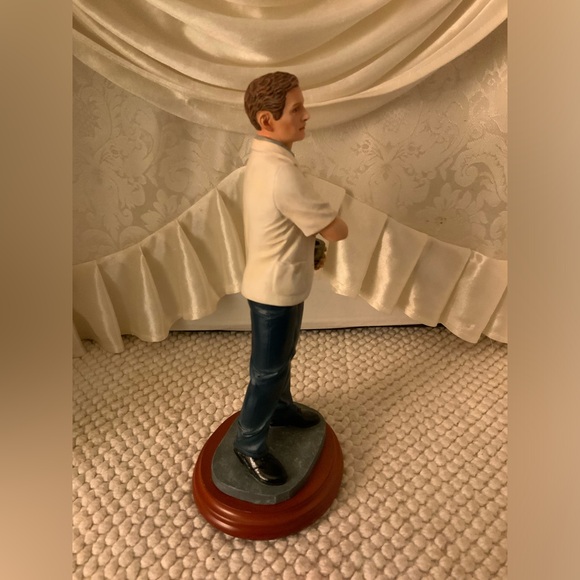 PHARMACIST FIGURINE BY VAN MARK - Picture 5 of 8